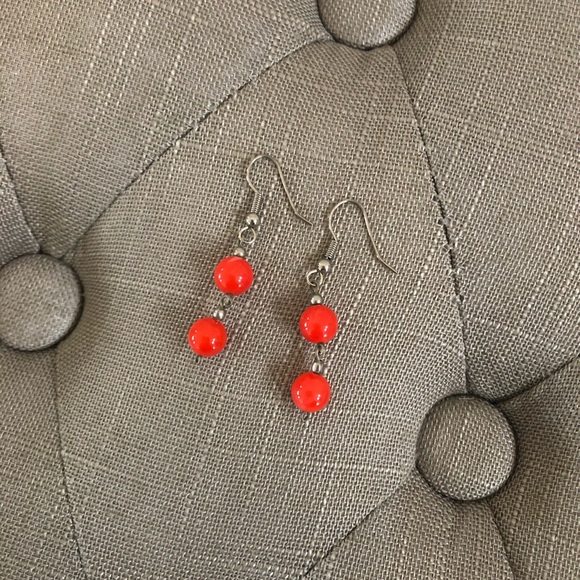 🌻3/$15 free shipping Red earrings - Picture 1 of 2